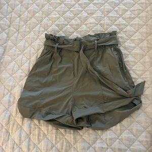 Army green high waisted short